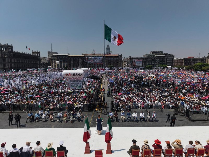 “Demostramos que el pueblo de México es mucha pieza”. Ante más de 350 mil personas, Claudia Sheinbaum celebra histórica Asamblea Informativa