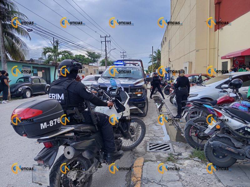 Tres jóvenes delincuentes fueron detenidos por los policías en “Cancún Mall” luego de que una víctima los reconociera como los responsables de un asalto un día antes.