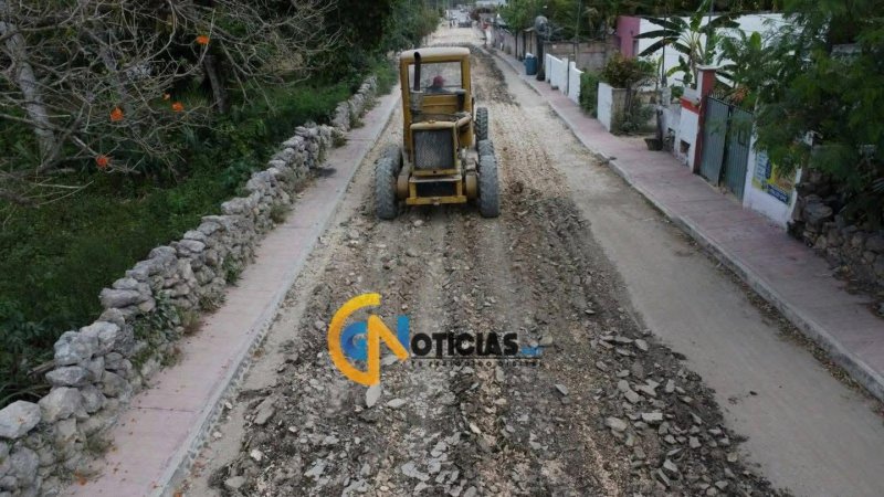 Adrián Quiroz Osorio refuerza compromisos en Tizimín con mejoras viales y limpieza en Tixcancal