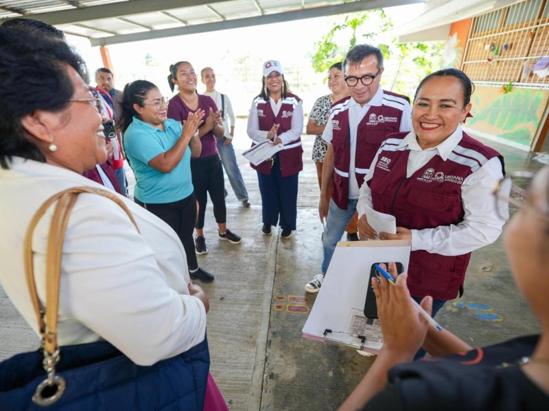 Entrega SEQ mobiliario y equipo a escuelas de la Ribera del Río Hondo para una educación más eficiente y efectiva en todo estado