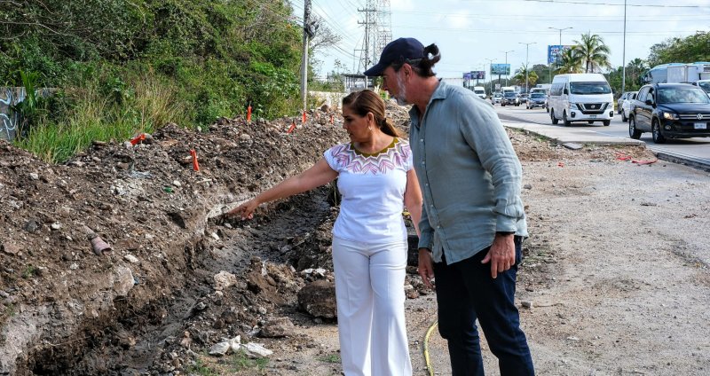 Avanzan trabajos de cableado subterráneo en el bulevar Colosio en laterales de carpeta asfáltica