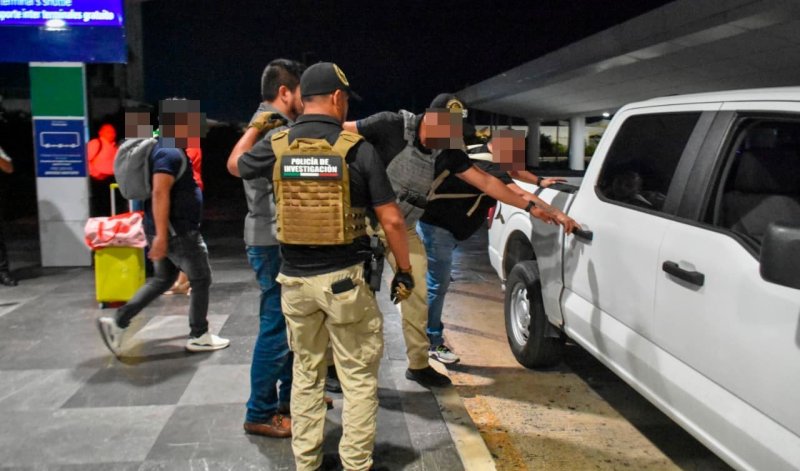 Capturan autoridades en Centla, Tabasco, a una persona relacionada con el homicidio doloso de tres taxistas en Playa del Carmen
