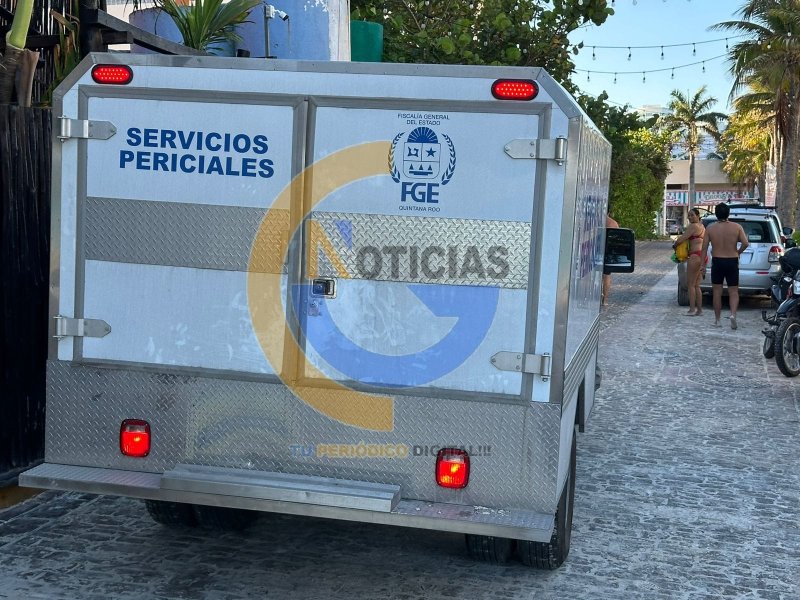 Esta mañana fue localizado el cuerpo flotando de un hombre robusto en playa Caracol, de la zona hotelera, no tenía huellas de violencia.