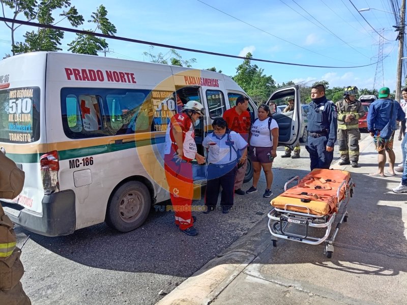 pasajeros de un Urvan de maya caribe tuvieron un viaje de terror al accidentarse en el fraccionamiento las palmas de la región 259.