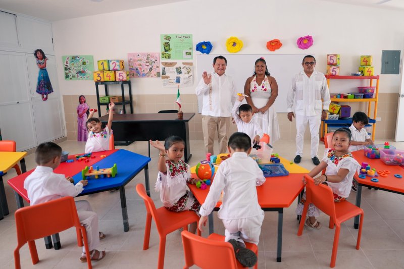 Gobernador Joaquín Díaz Mena cumple a alumnas y alumnos del preescolar “Cuitláhuac” de Tixcacal*