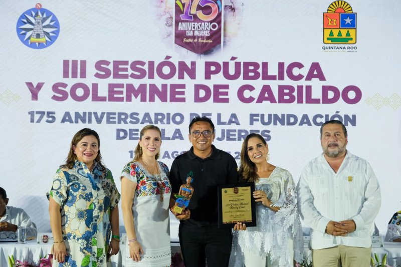 Celebra Mara Lezama junto a Atenea Gómez Ricalde, la grandeza de Isla Mujeres en su 175 aniversario