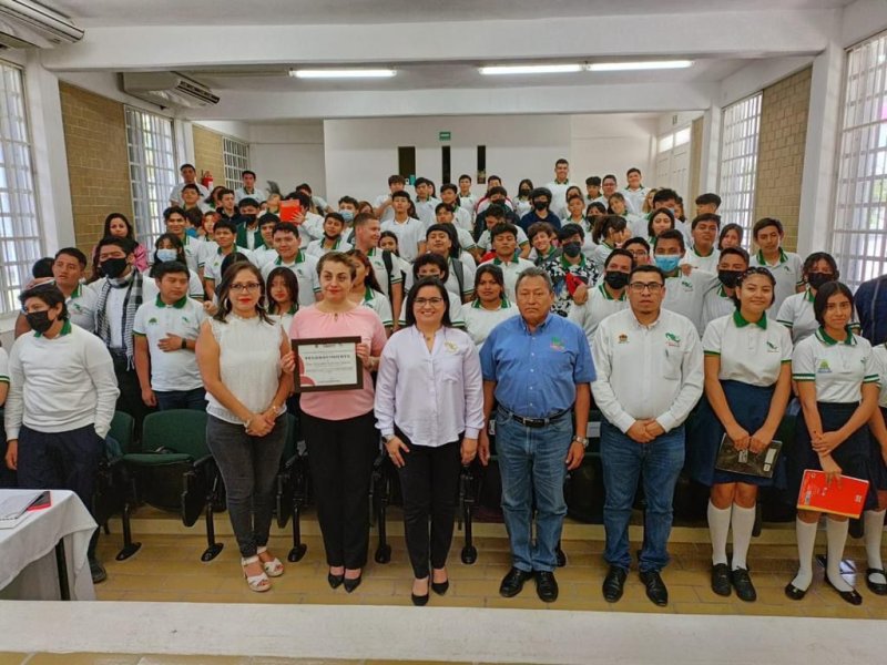 En el marco del Día Internacional de la Mujer, la Magistrada Claudia Carrillo Gasca impartió la conferencia “El Espacio Digital y la Violencia Política de Género en Internet”