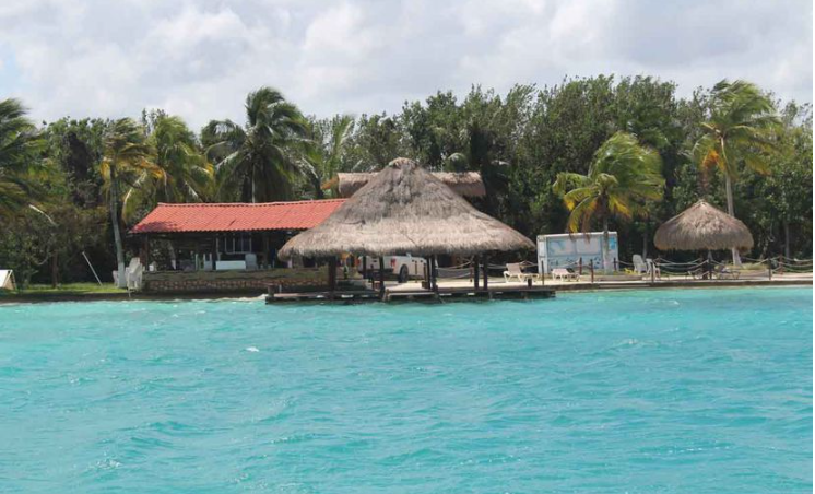 Nuevas restricciones confunden a turistas y cancelan reservaciones en Mahahual y Bacalar