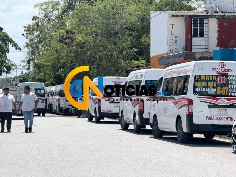 Operadores de combis en Cancún se manifiestan contra cuotas excesivas del sindicato