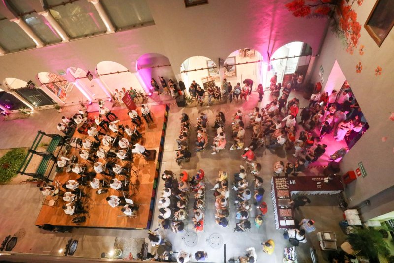 Pasaje Picheta vive una noche de tradición y música*