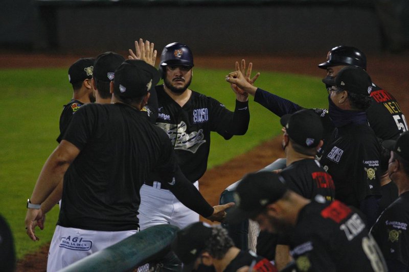 Pericos se adelanta en la serie