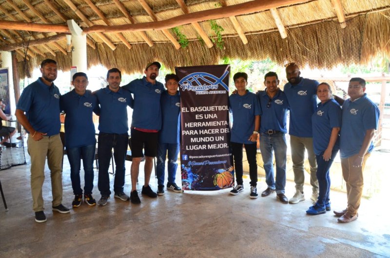 PESCADORES DE PUERTO AVENTURAS: LISTOS PARA ZARPAR.