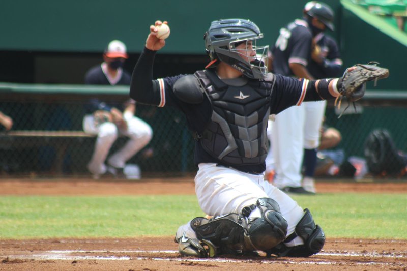 Piratas se impone a Tigres en juego de siete entradas