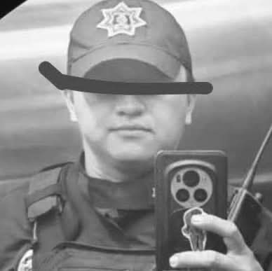 Policia de la SSC de Playa del Carmen, sale por la puerta falsa