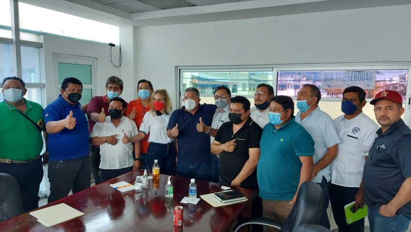 PRODUCTIVA REUNIÓN DE TRABAJO ENTRE TAXISTAS DE CANCÚN Y VALLADOLID.