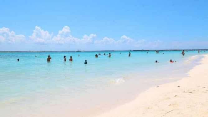 Quintana Roo cumple al 100% con playas limpias