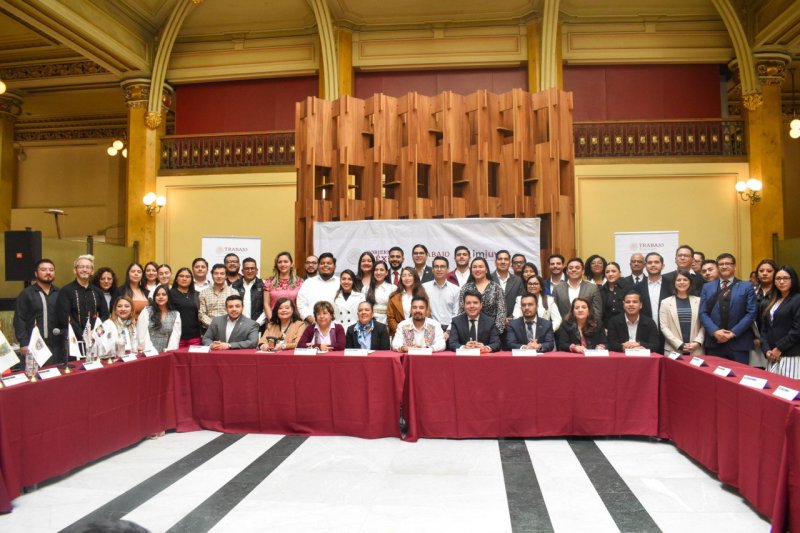 Quintana Roo destaca en el Primer Encuentro Nacional de Juventud 2024 en la CDMX