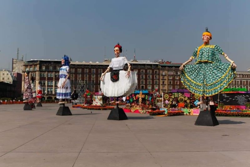Quintanarroenses participan en la celebración nacional del Día de Muertos