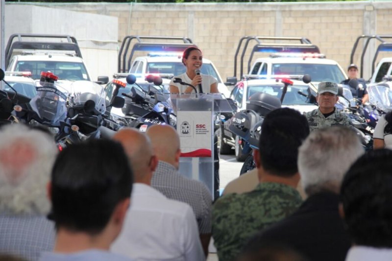 RECIBE CANCÚN PARQUE VEHICULAR Y EQUIPAMIENTO PARA LA SEGURIDAD CIUDADANA