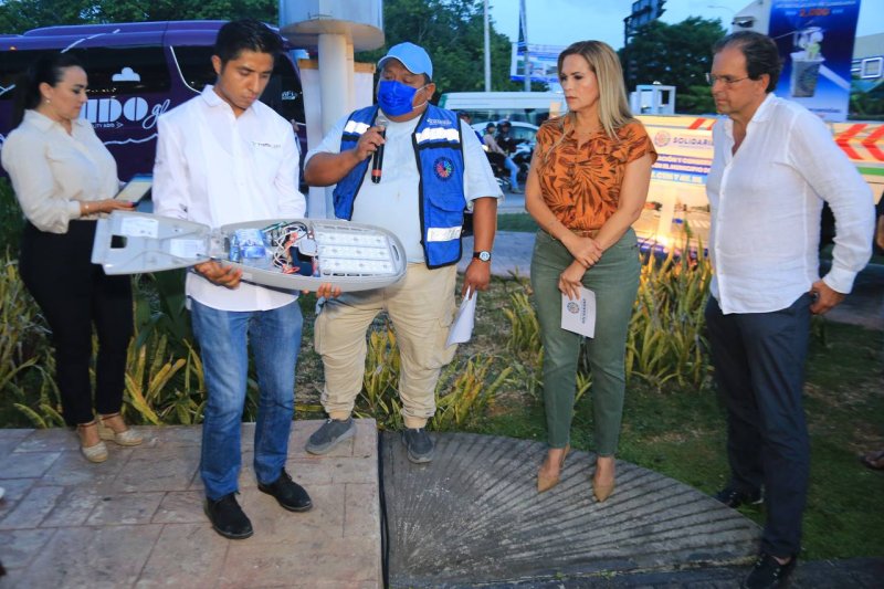 Refuerza gobierno de Lili Campos alumbrado en cruceros