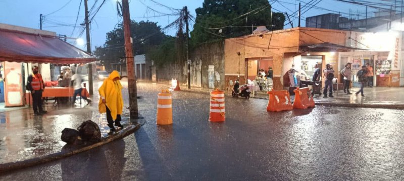 Cierre de circulación por encharcamientos en Cancún