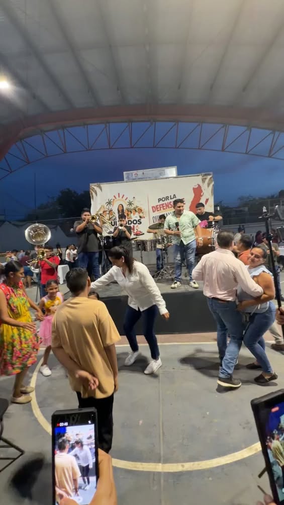 Marybel Villegas celebra su cumpleaños en Cancún