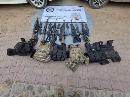 Operativo en Mazatlán deja 8 detenidos y fuerte aseguramiento