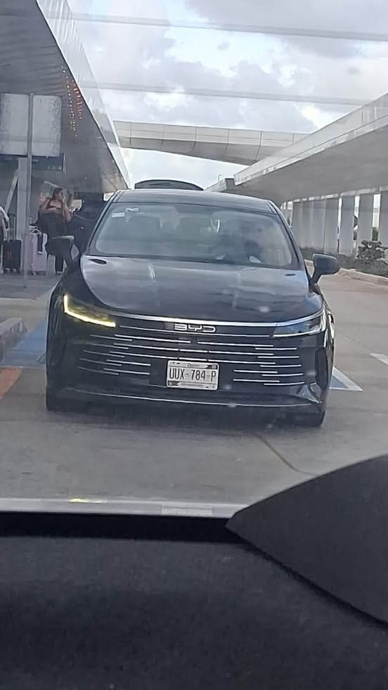 Conductor de Uber amenaza a trabajadores en Terminal 4 de Cancún