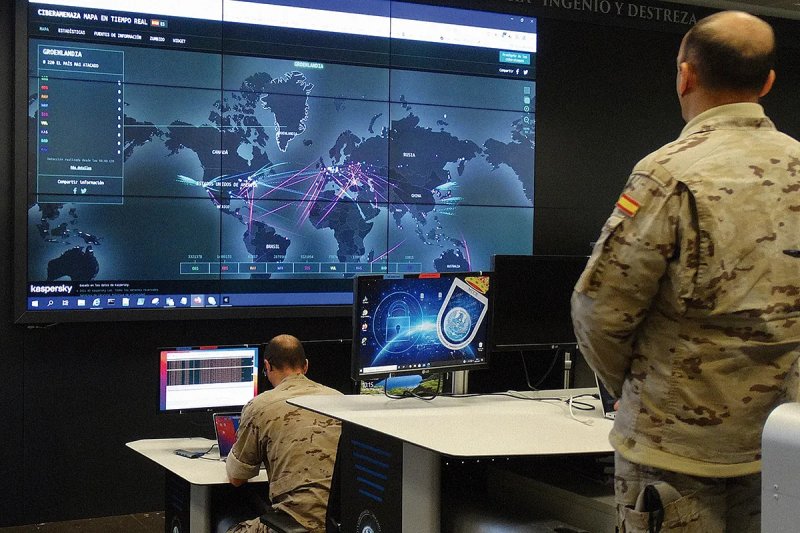 Dentro de la base militar que defiende España en el ciberespacio: "La IA se parece al poder nuclear, pero se puede usar de mil formas diferentes"