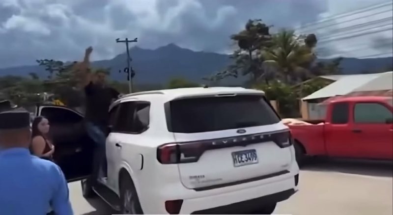Menor cae de vehículo durante protesta en Ecuador