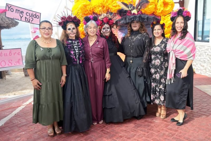 Suemi González apoya a las Damas de Marina en Isla Mujeres